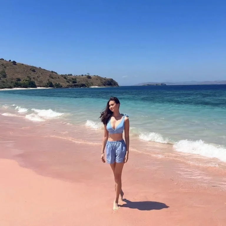 pantai pink