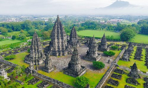 Menjelajahi Keindahan Candi Prambanan menjadi Destinasi Wisata Bersejarah yang Memukau