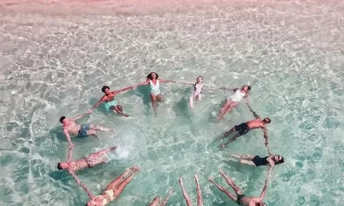 Pantai Pink Salah Satu Pantai Paling Langka yang Dimiliki Indonesia