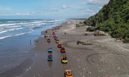 Menikmati Keindahan Pantai Parangtritis, Destinasi Wisata Ikonik di Yogyakarta