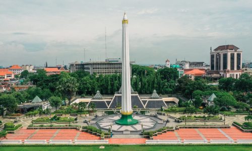 Tugu Pahlawan wajib masuk ke daftar kunjunganmu